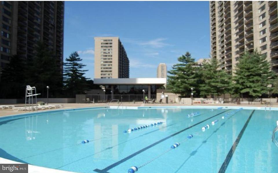 3705 S George Mason Dr #1010s