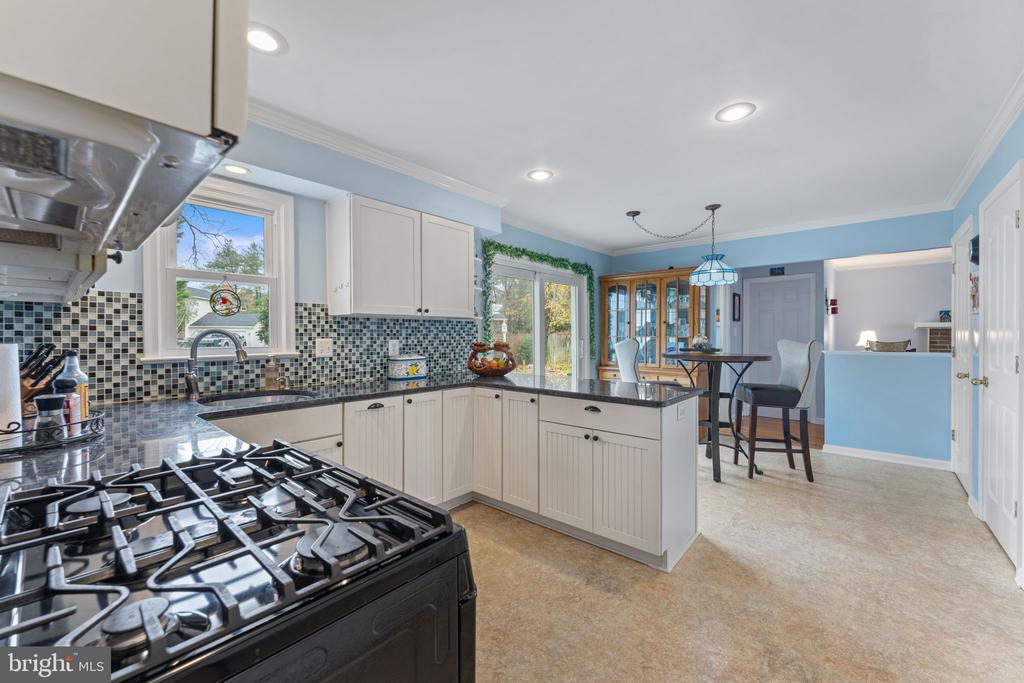8123 Lake Pleasant Dr