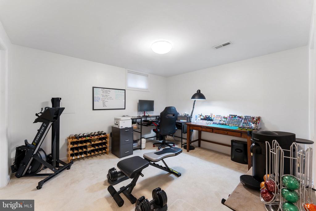 7125 Lake Cove Dr