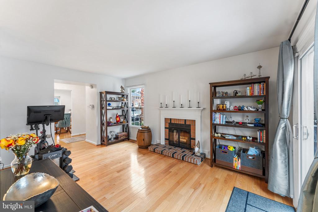 7125 Lake Cove Dr