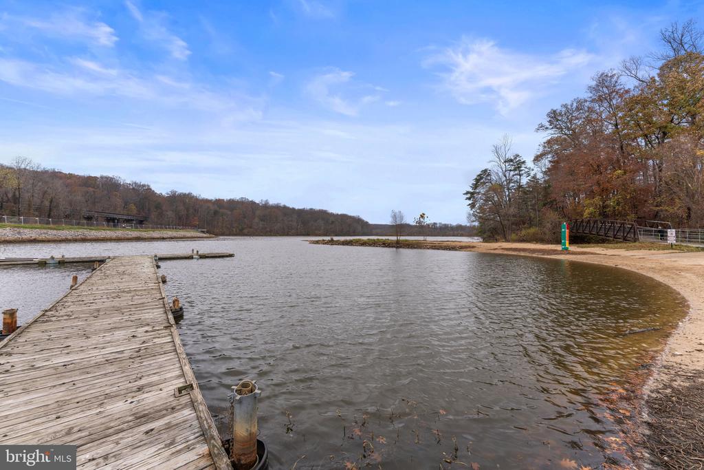 7125 Lake Cove Dr