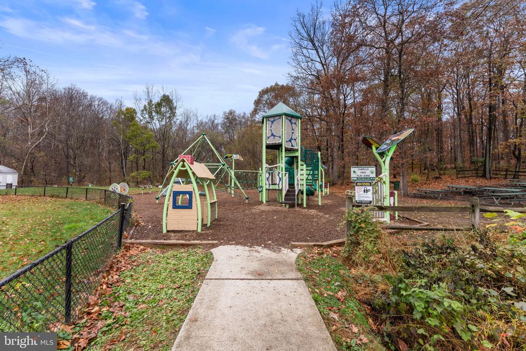 7125 Lake Cove Dr