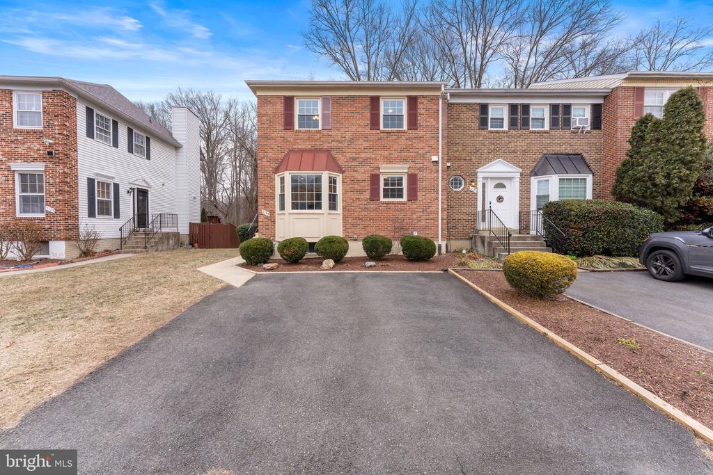 7125 Lake Cove Dr