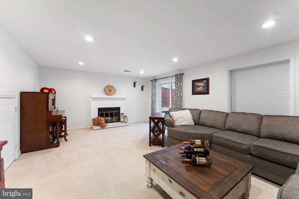 7125 Lake Cove Dr