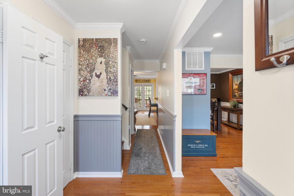 7127 Lake Cove Dr