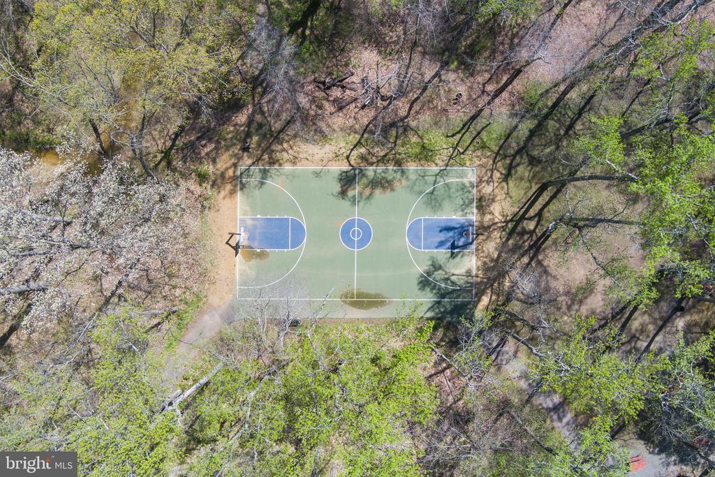 7127 Lake Cove Dr