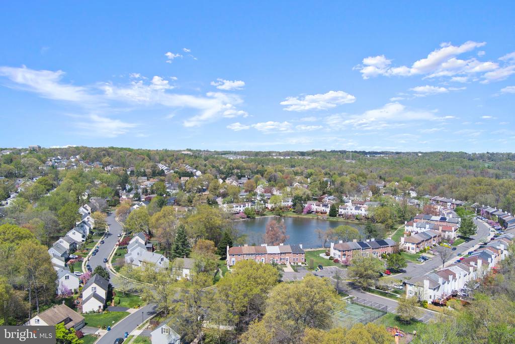 7127 Lake Cove Dr