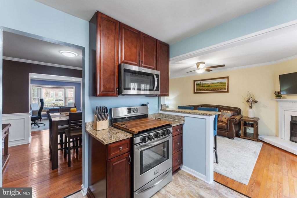 7127 Lake Cove Dr