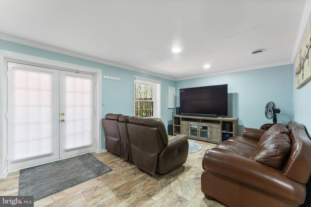 7127 Lake Cove Dr
