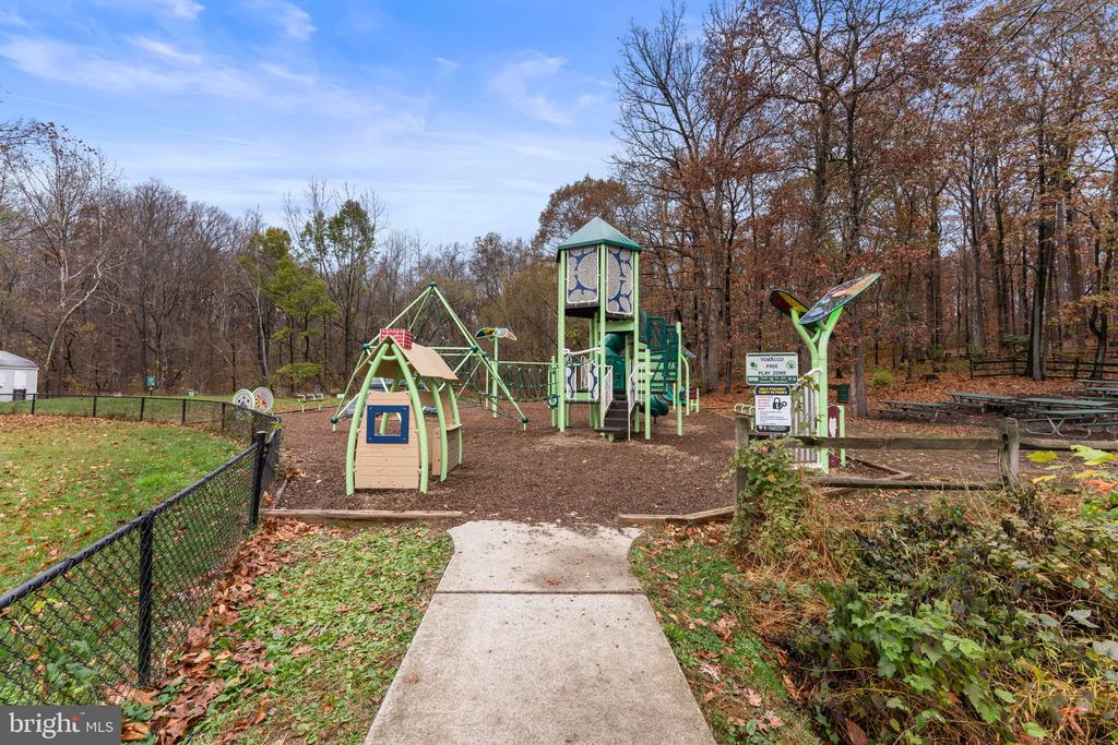 7127 Lake Cove Dr