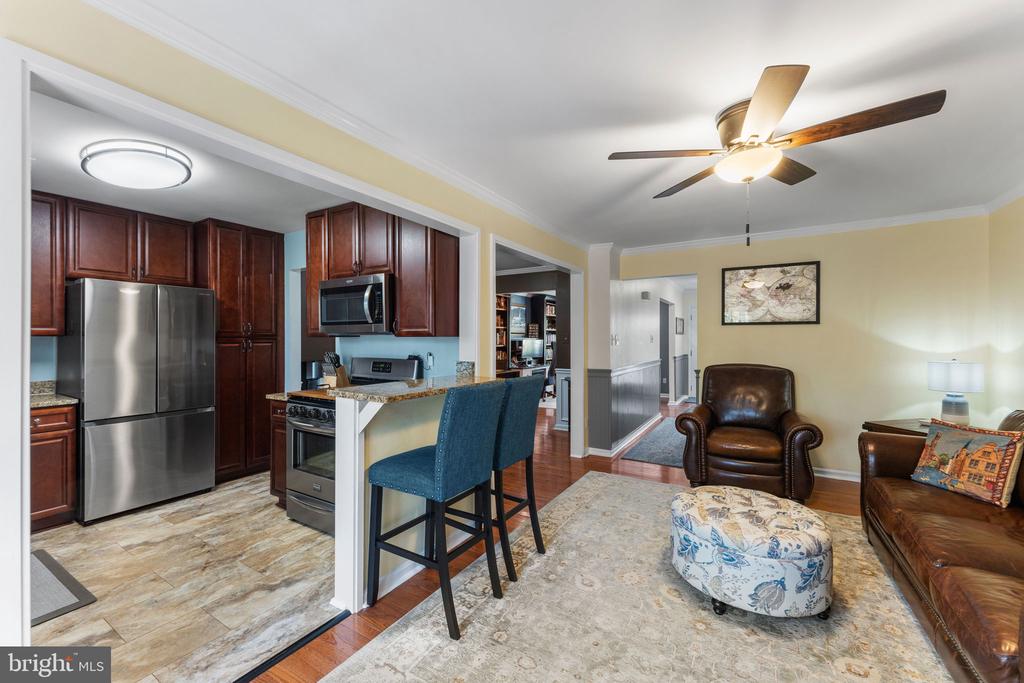 7127 Lake Cove Dr