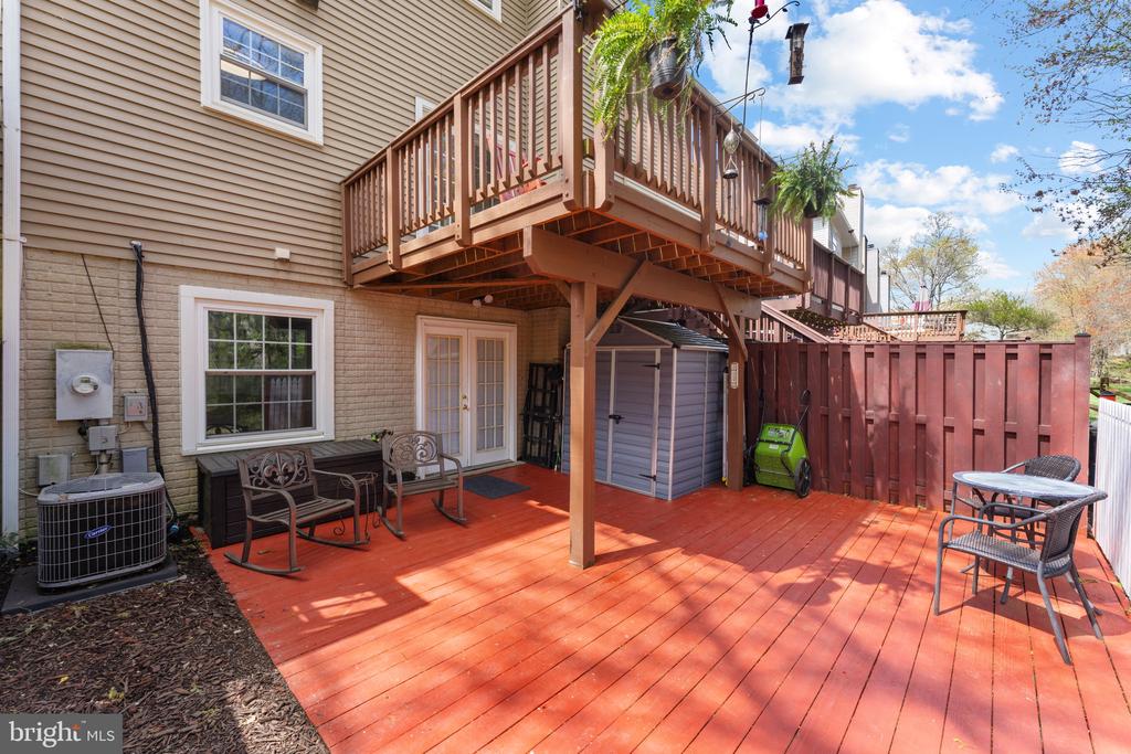 7127 Lake Cove Dr