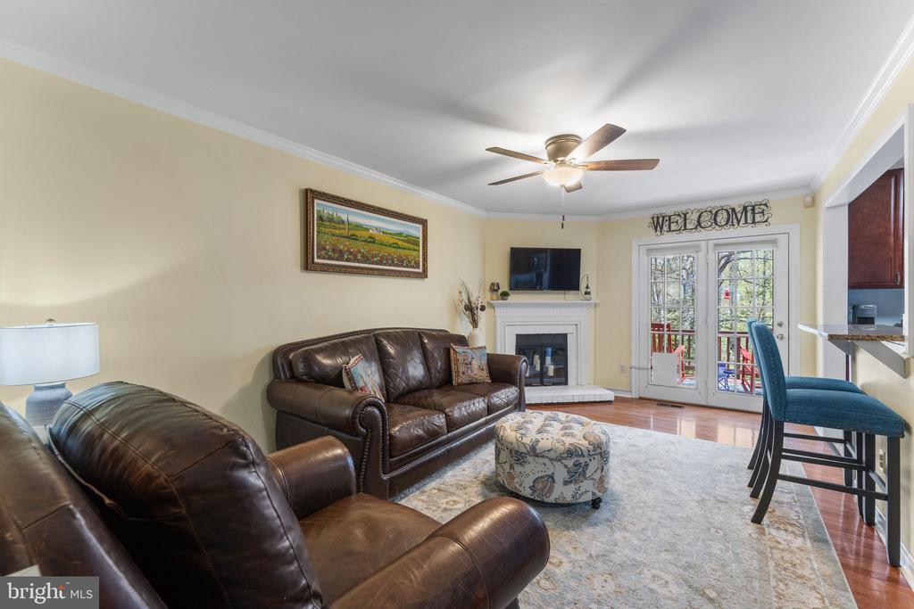 7127 Lake Cove Dr