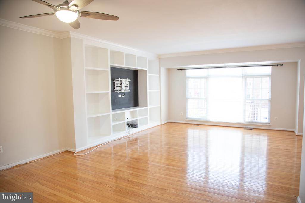 3347 WILTON CREST COURT