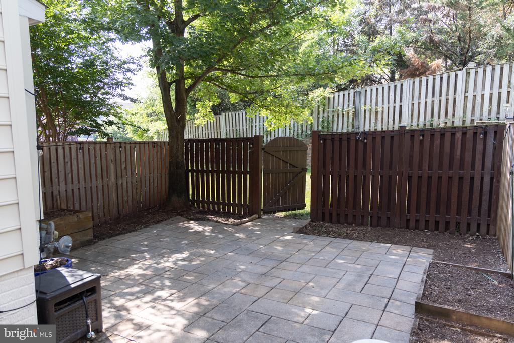 3347 WILTON CREST COURT