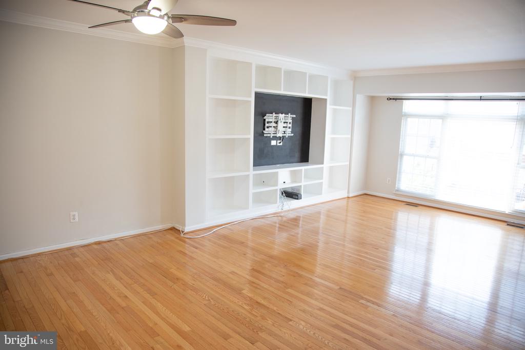 3347 WILTON CREST COURT