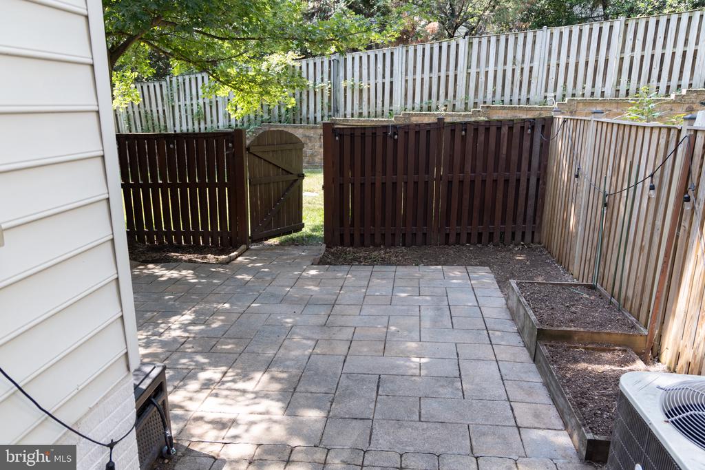 3347 WILTON CREST COURT