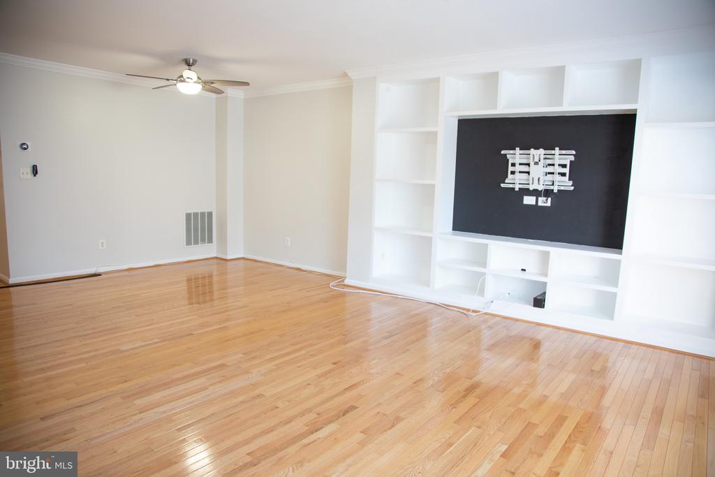 3347 WILTON CREST COURT