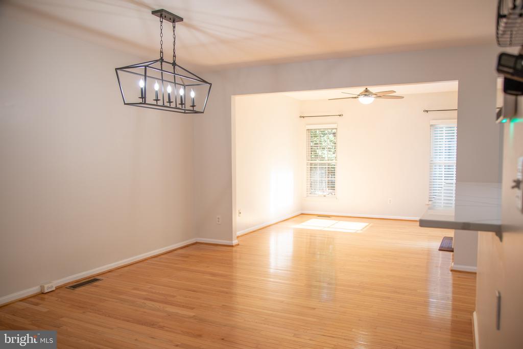3347 WILTON CREST COURT
