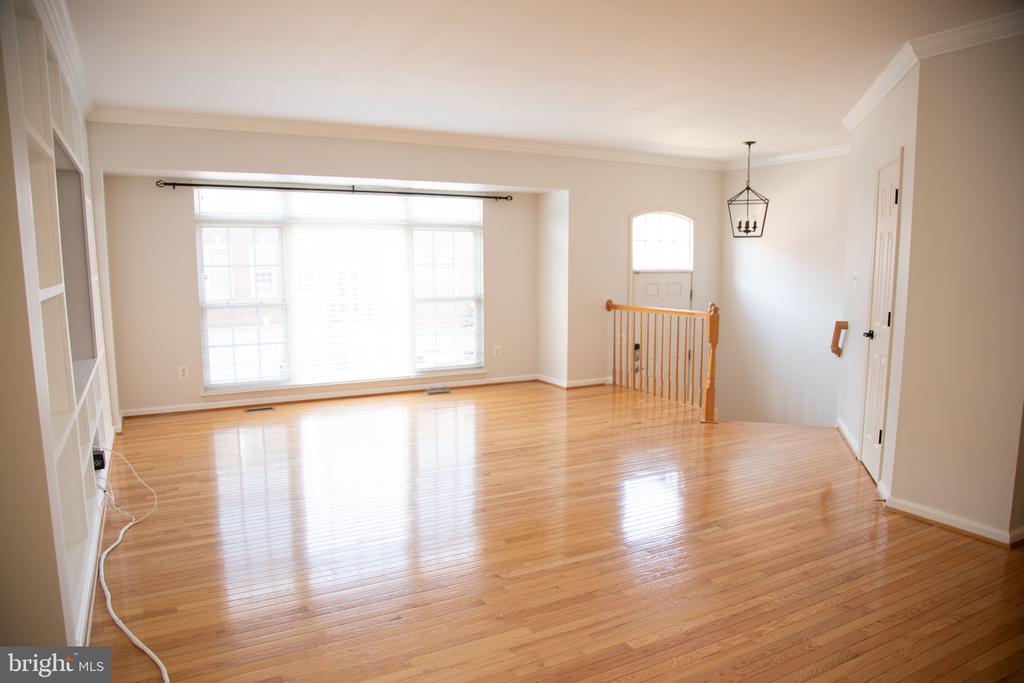 3347 WILTON CREST COURT
