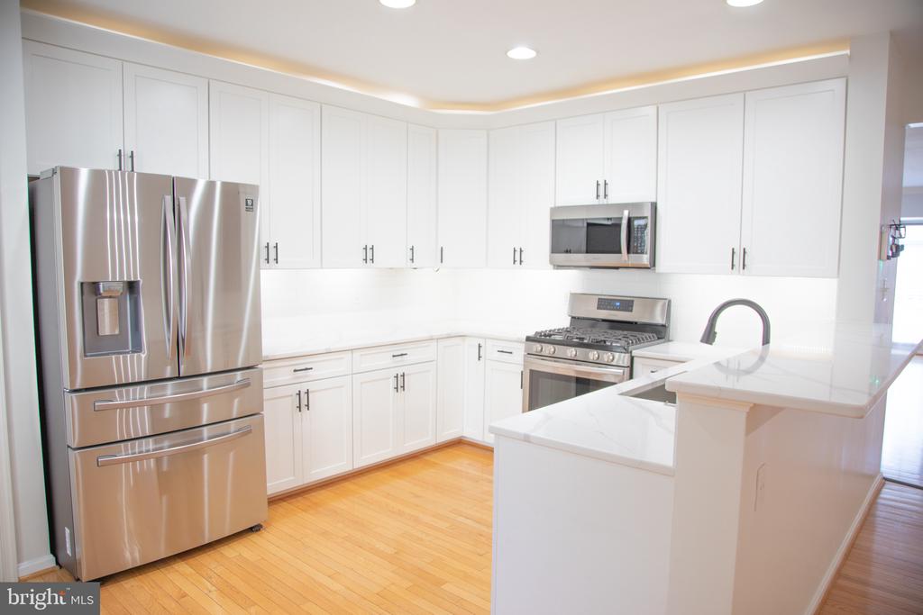 3347 WILTON CREST COURT