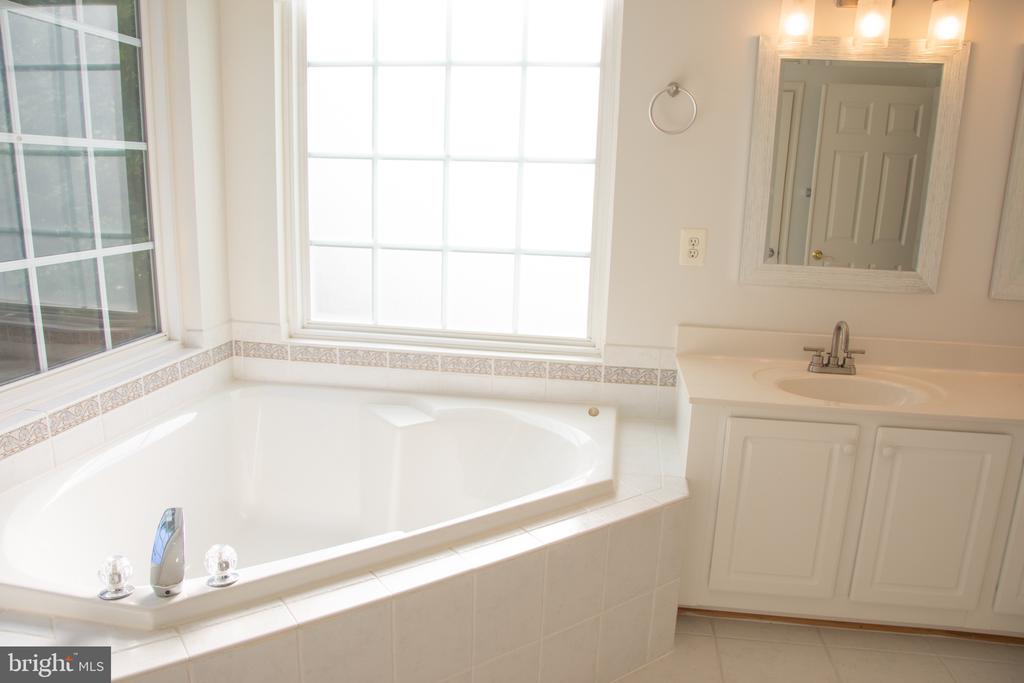 3347 WILTON CREST COURT