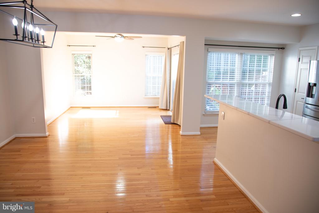 3347 WILTON CREST COURT