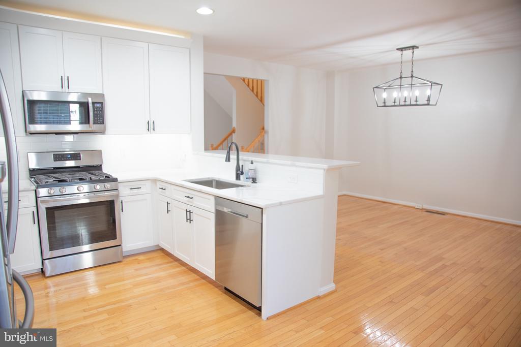3347 WILTON CREST COURT