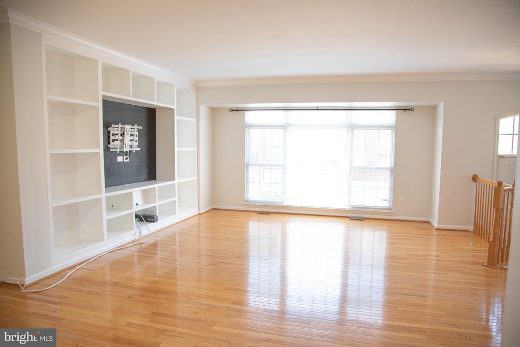 3347 WILTON CREST COURT