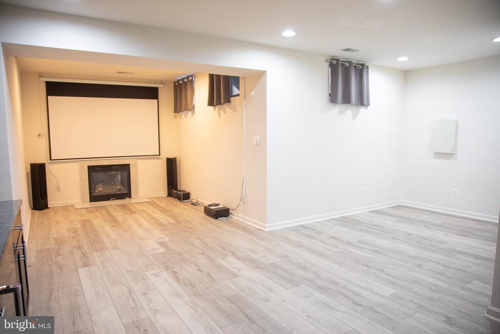 3347 WILTON CREST COURT