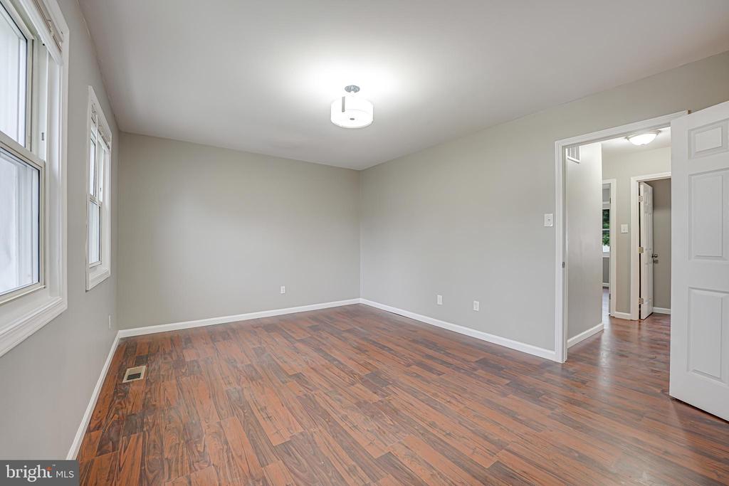 14790 Tamarack Pl