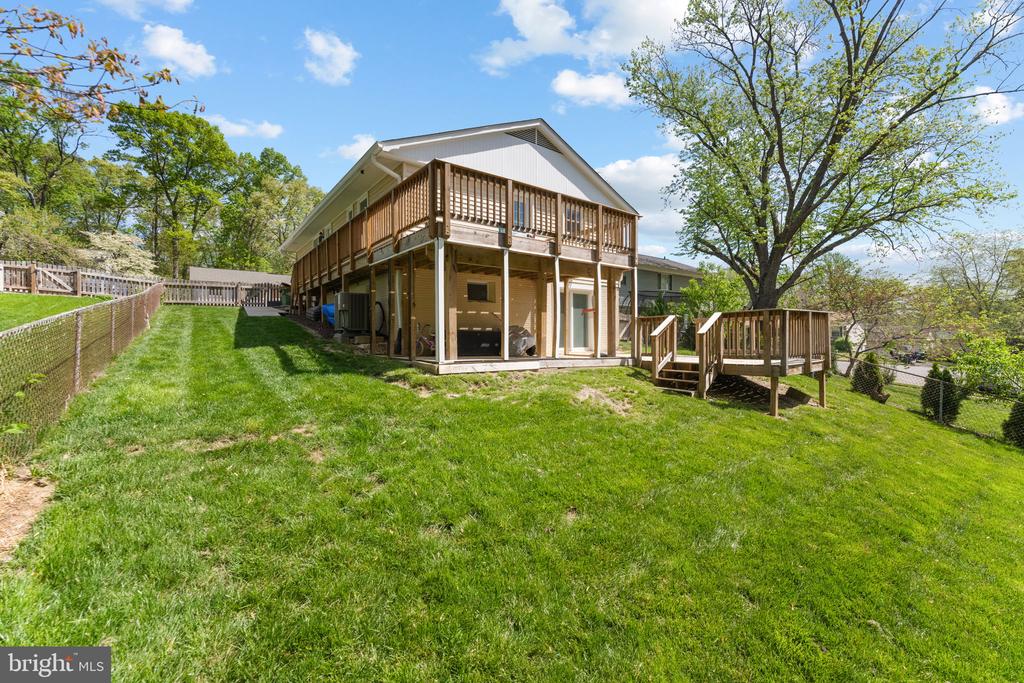 12816 Greenhall Dr