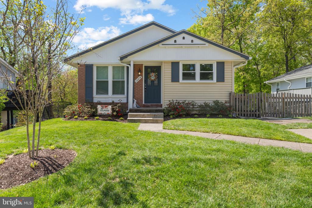 12816 Greenhall Dr