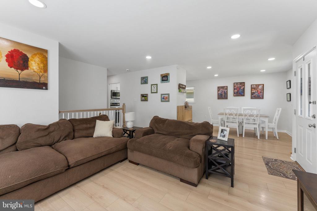 12816 Greenhall Dr