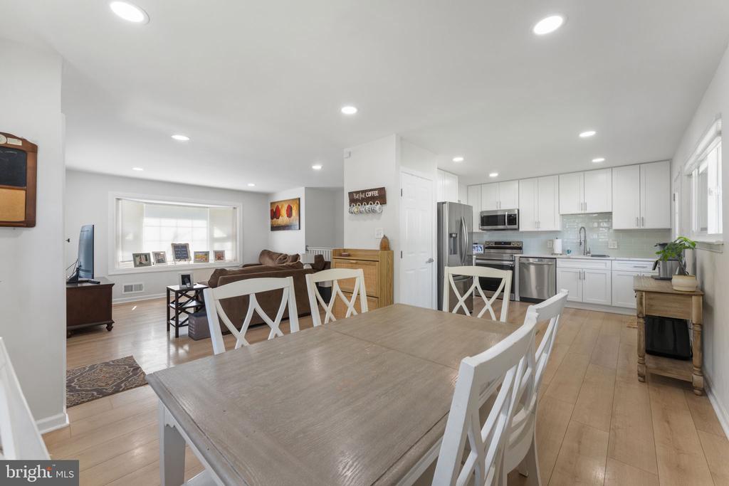 12816 Greenhall Dr