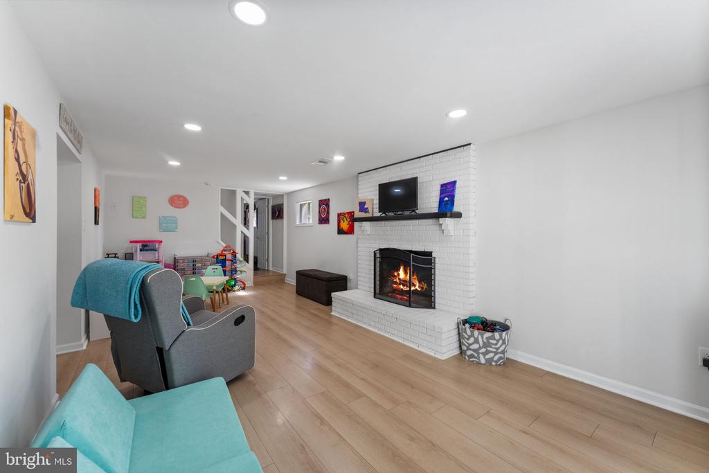 12816 Greenhall Dr