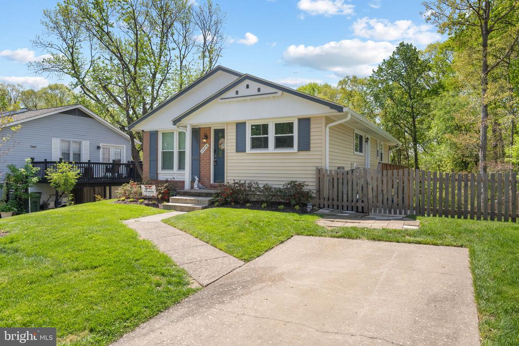 12816 Greenhall Dr