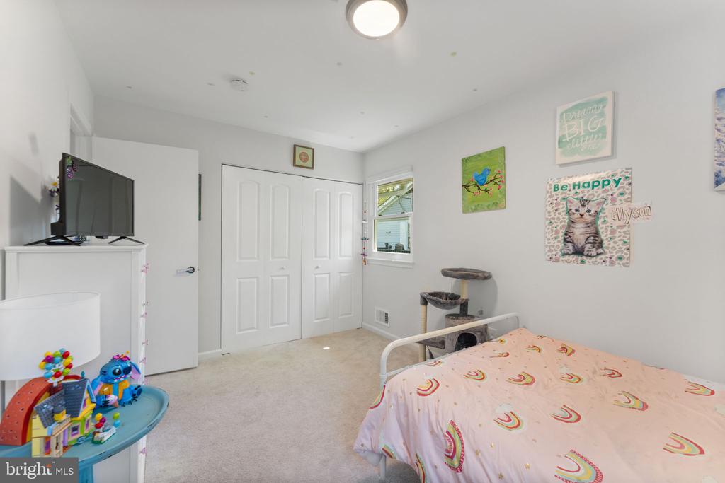 12816 Greenhall Dr