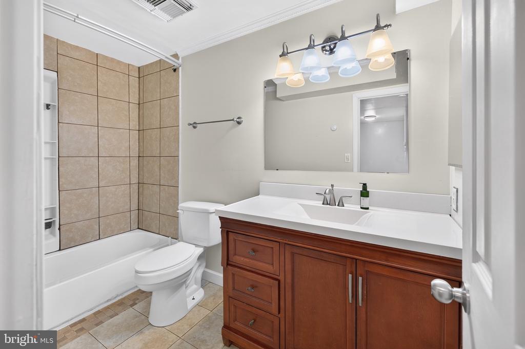 12585 KEMPSTON LANE