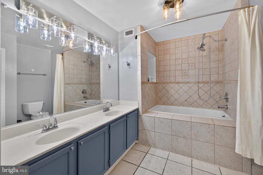 12585 KEMPSTON LANE