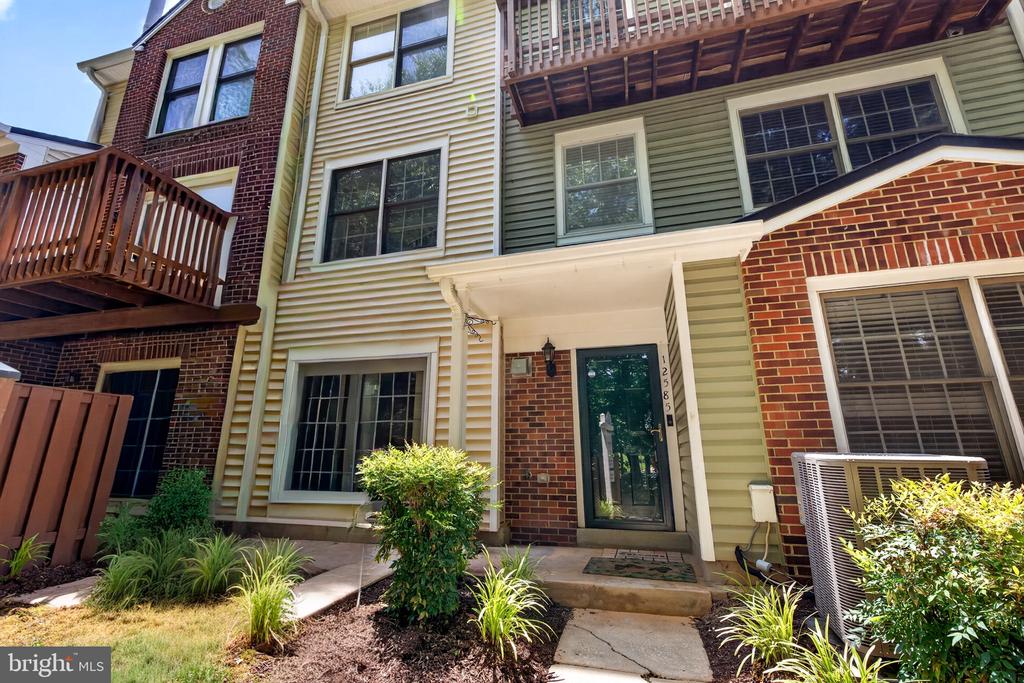 12585 KEMPSTON LANE