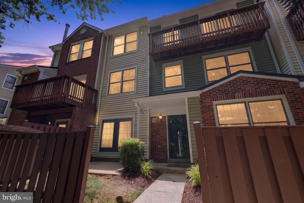 12585 KEMPSTON LANE
