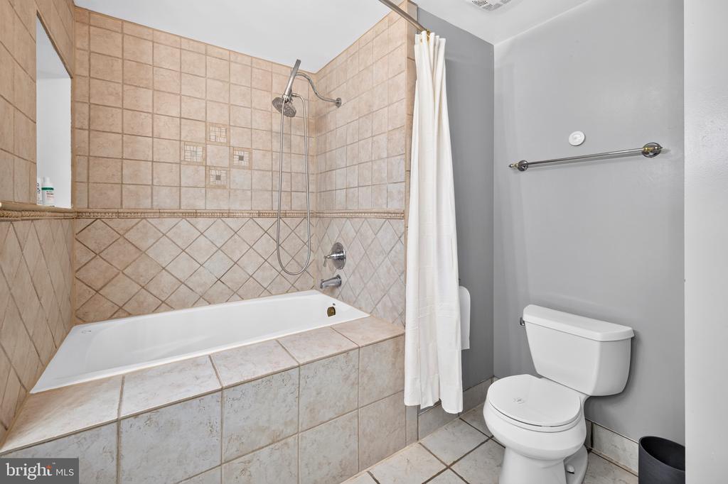 12585 KEMPSTON LANE