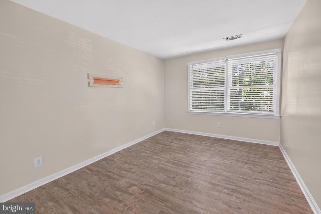 12585 KEMPSTON LANE