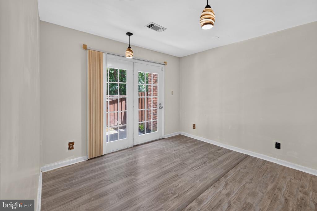 12585 KEMPSTON LANE