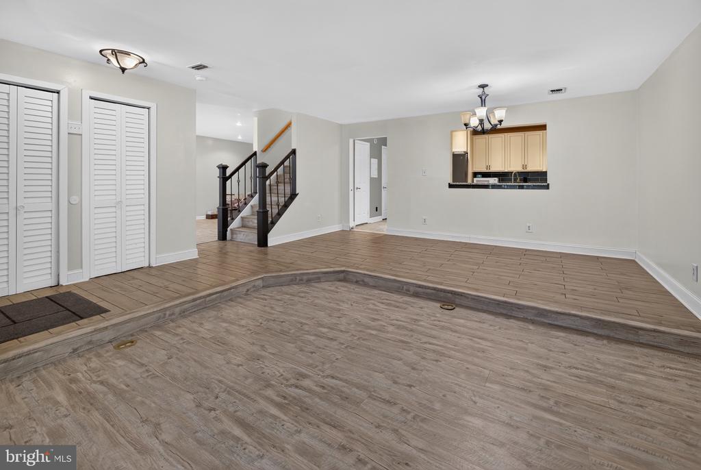 12585 KEMPSTON LANE