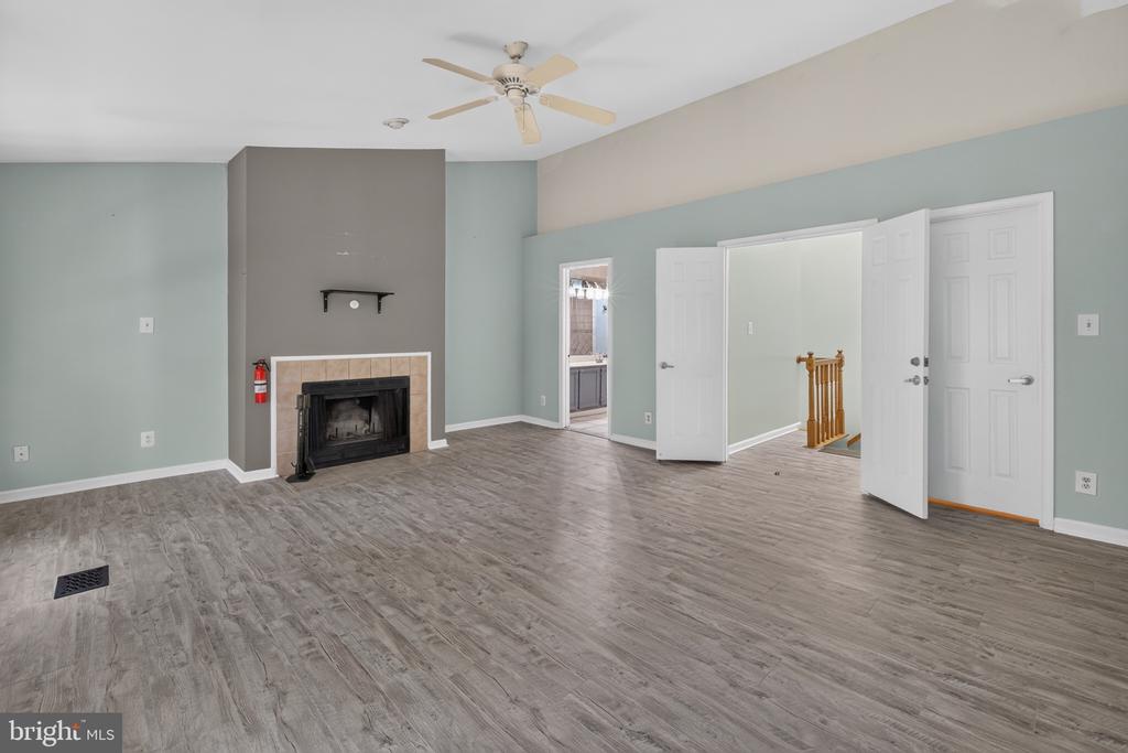 12585 KEMPSTON LANE