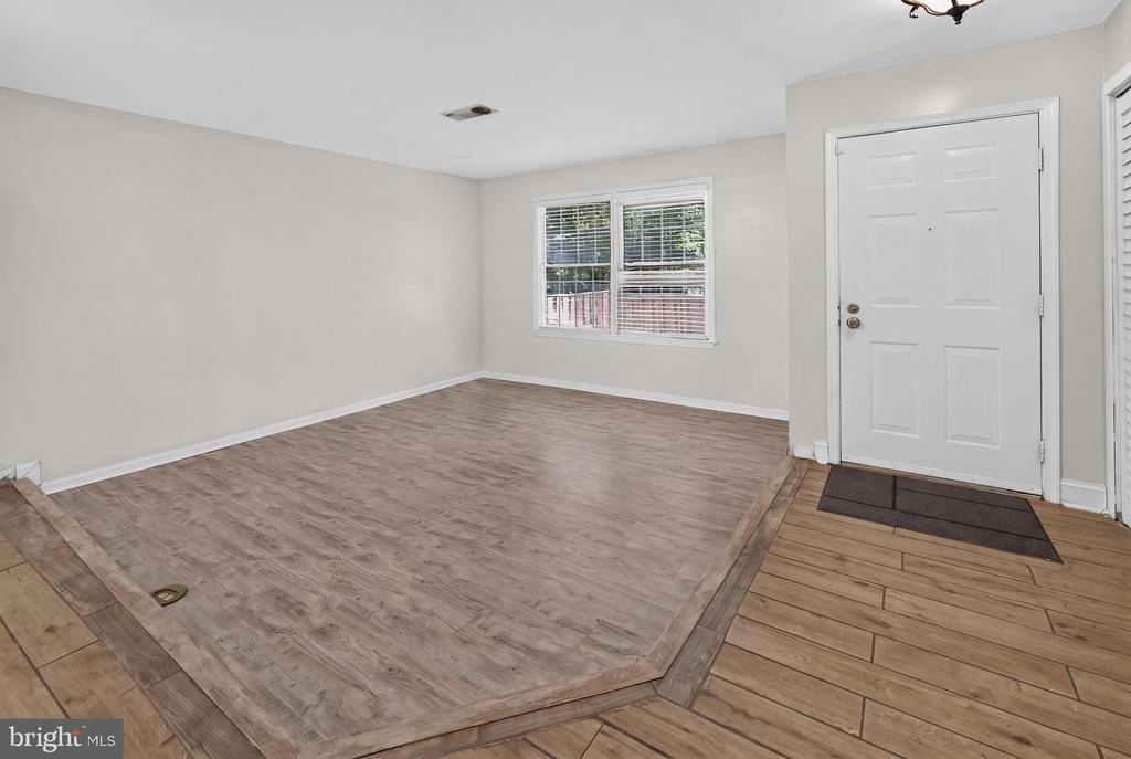 12585 KEMPSTON LANE