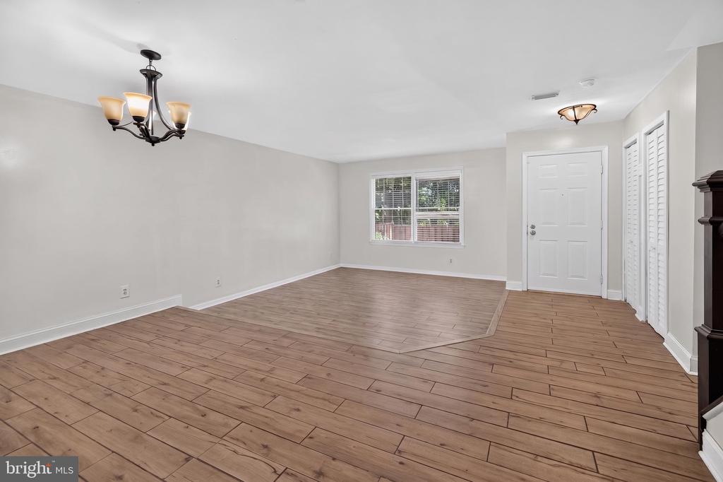 12585 KEMPSTON LANE