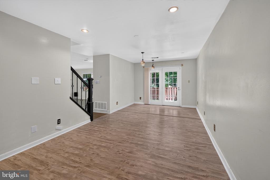 12585 KEMPSTON LANE
